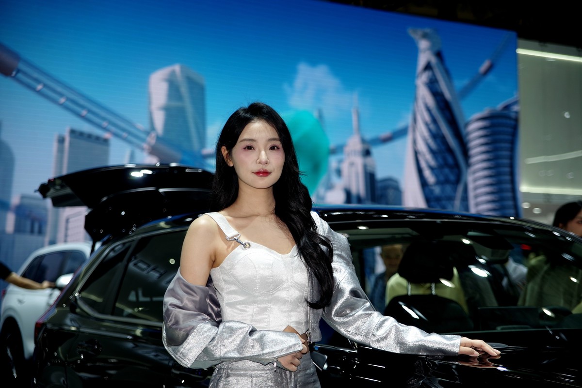 室内环境人像---今年车展中的美丽车模！