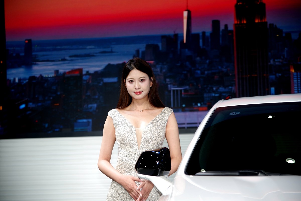 室内环境人像---今年车展中的美丽车模！