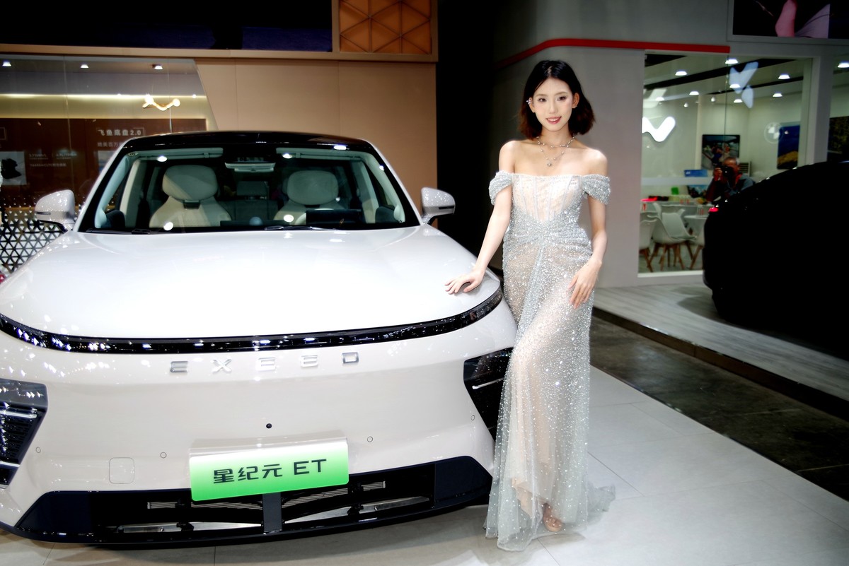 室内环境人像---今年车展中的美丽车模！