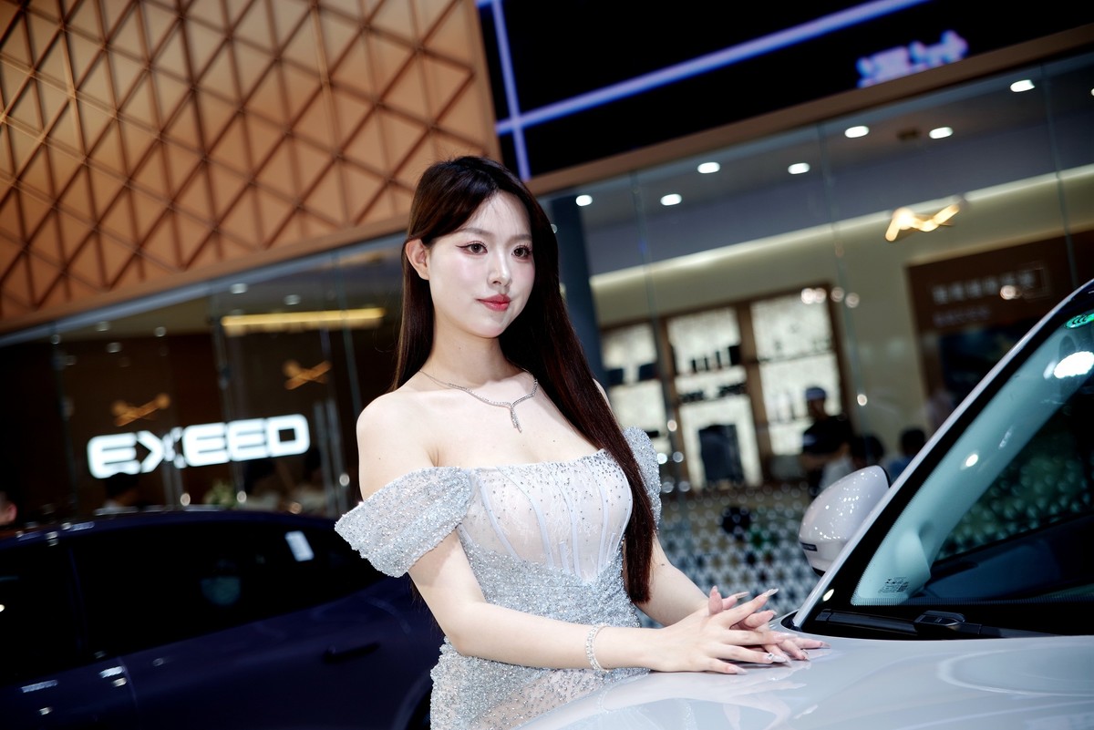 室内环境人像---今年车展中的美丽车模！