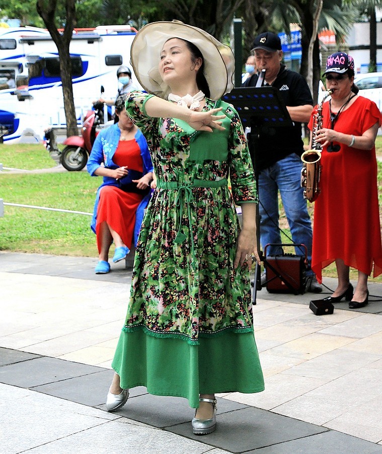 《不老松：忆海南游记》（18）三亚：海滨椰林树下的舞蹈团！