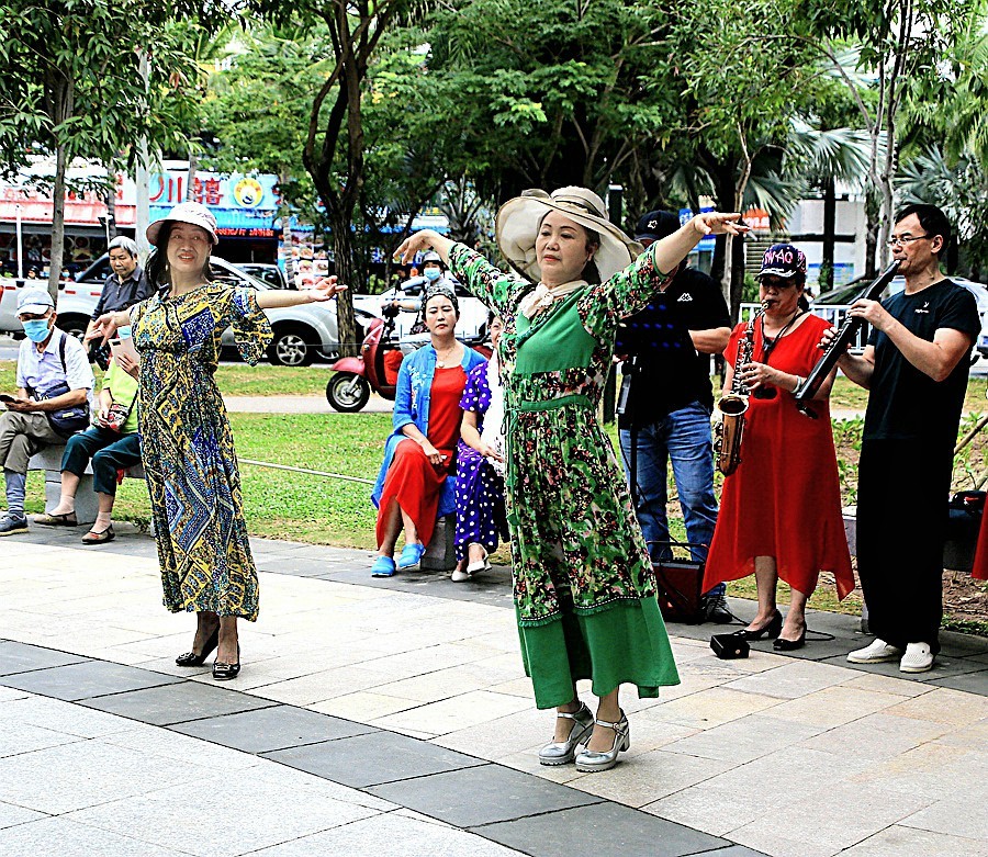 《不老松：忆海南游记》（18）三亚：海滨椰林树下的舞蹈团！