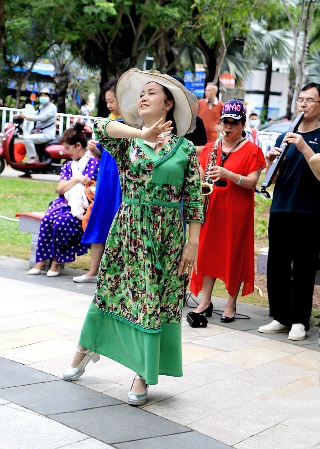 《不老松：忆海南游记》（18）三亚：海滨椰林树下的舞蹈团！