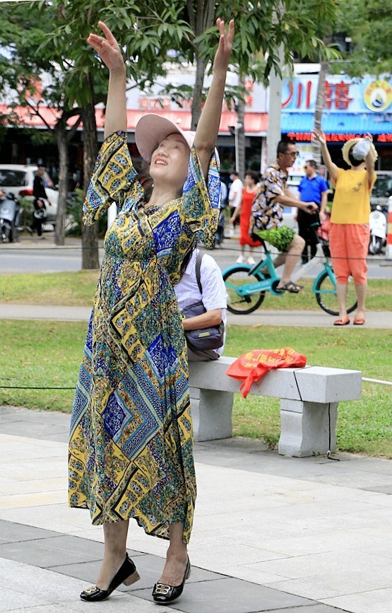 《不老松：忆海南游记》（18）三亚：海滨椰林树下的舞蹈团！