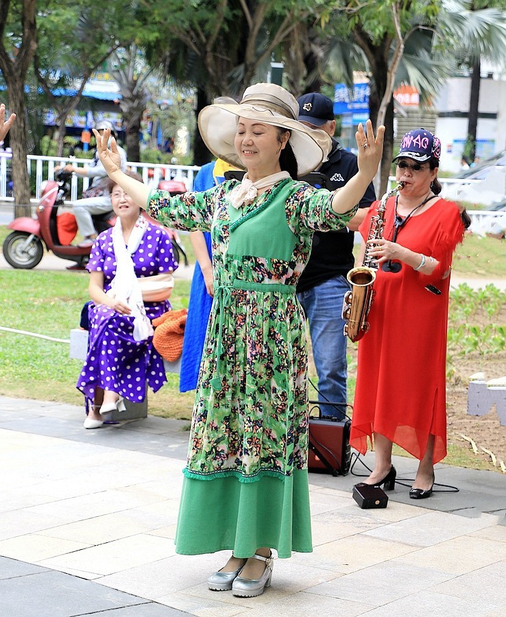 《不老松：忆海南游记》（18）三亚：海滨椰林树下的舞蹈团！