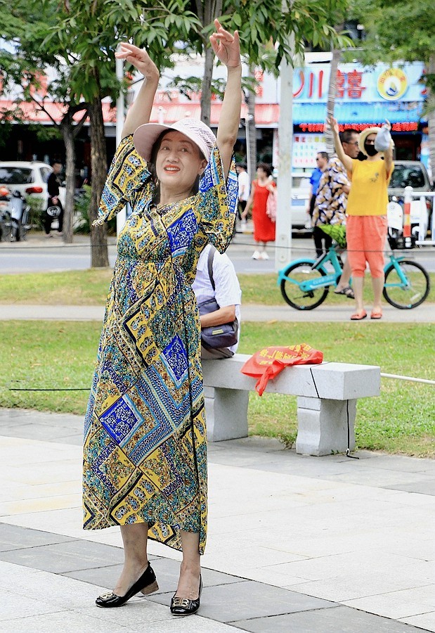 《不老松：忆海南游记》（18）三亚：海滨椰林树下的舞蹈团！