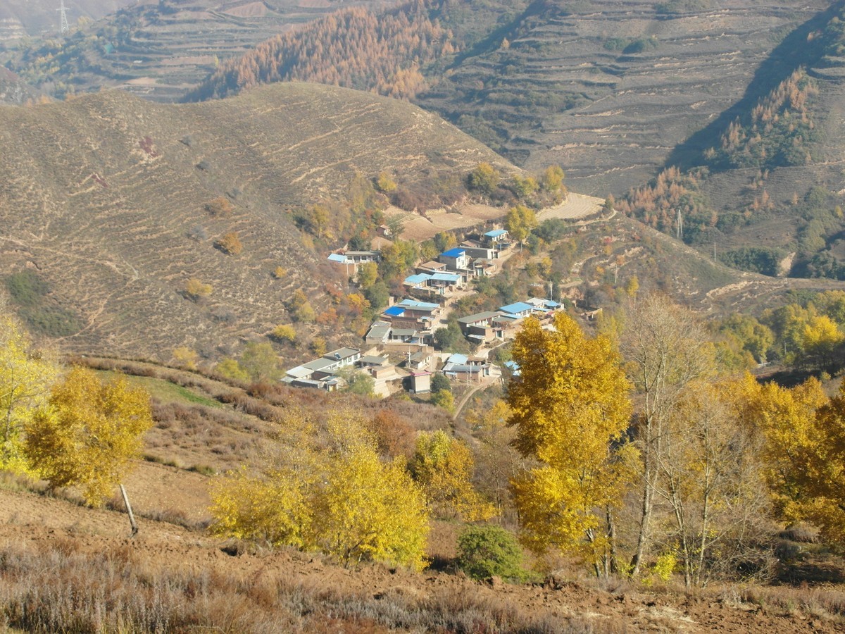 袅袅炊烟小小村落