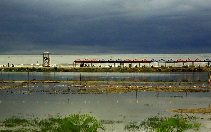 《不老松：纪实摄影》【大美河山系列报導】三游东戴河！ (45)乌云密布！大雨将临！