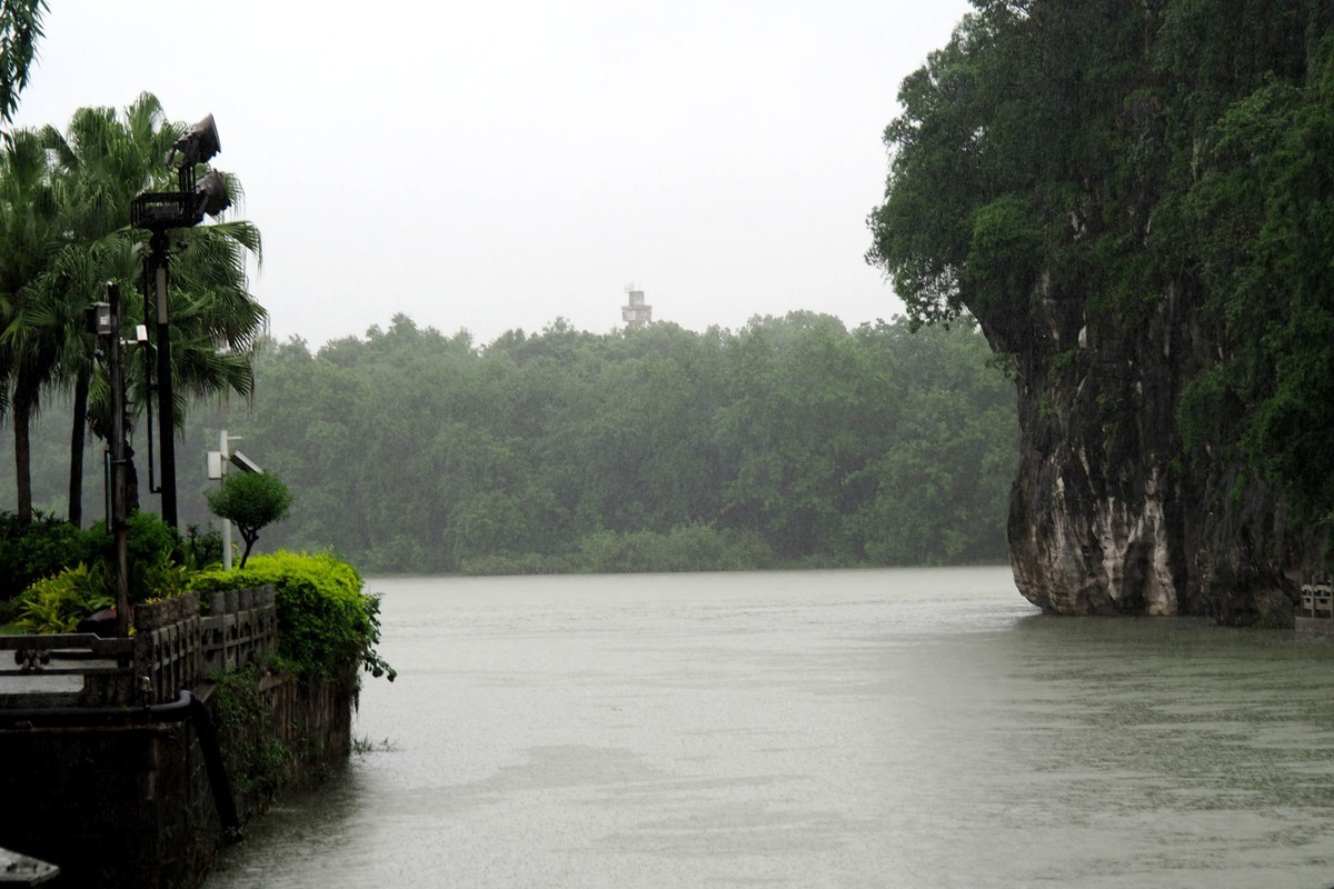 返鄉路上桂林雨中象鼻山公園5