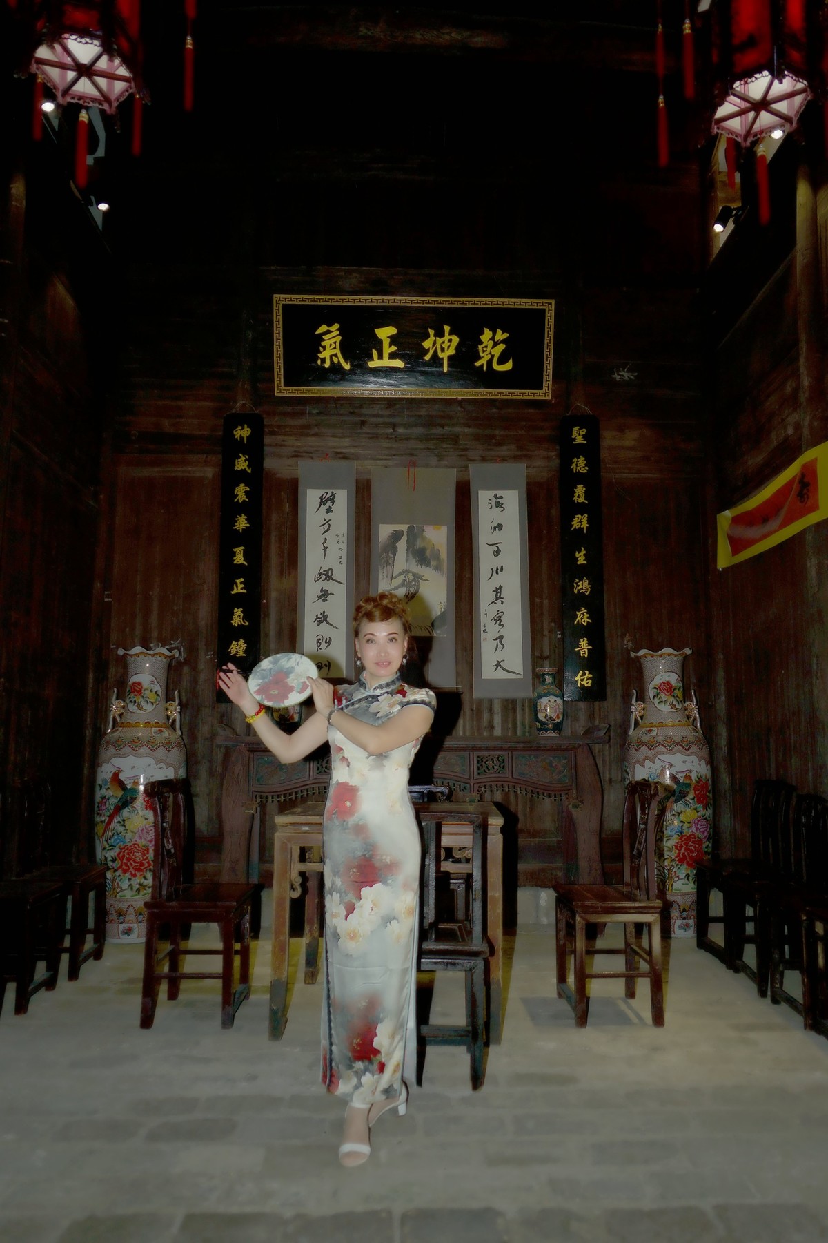 古镇羊楼洞雷家大院的美女！