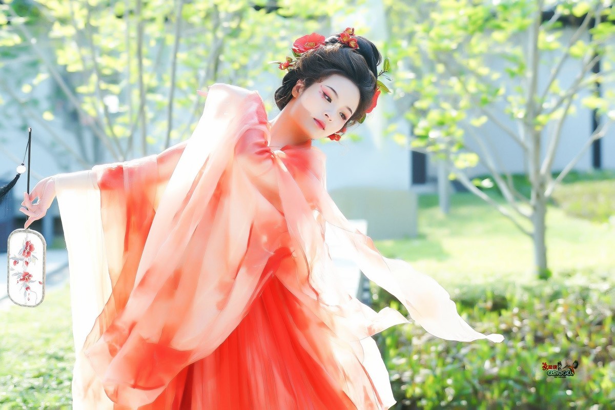 【红衣少女】---芳芳