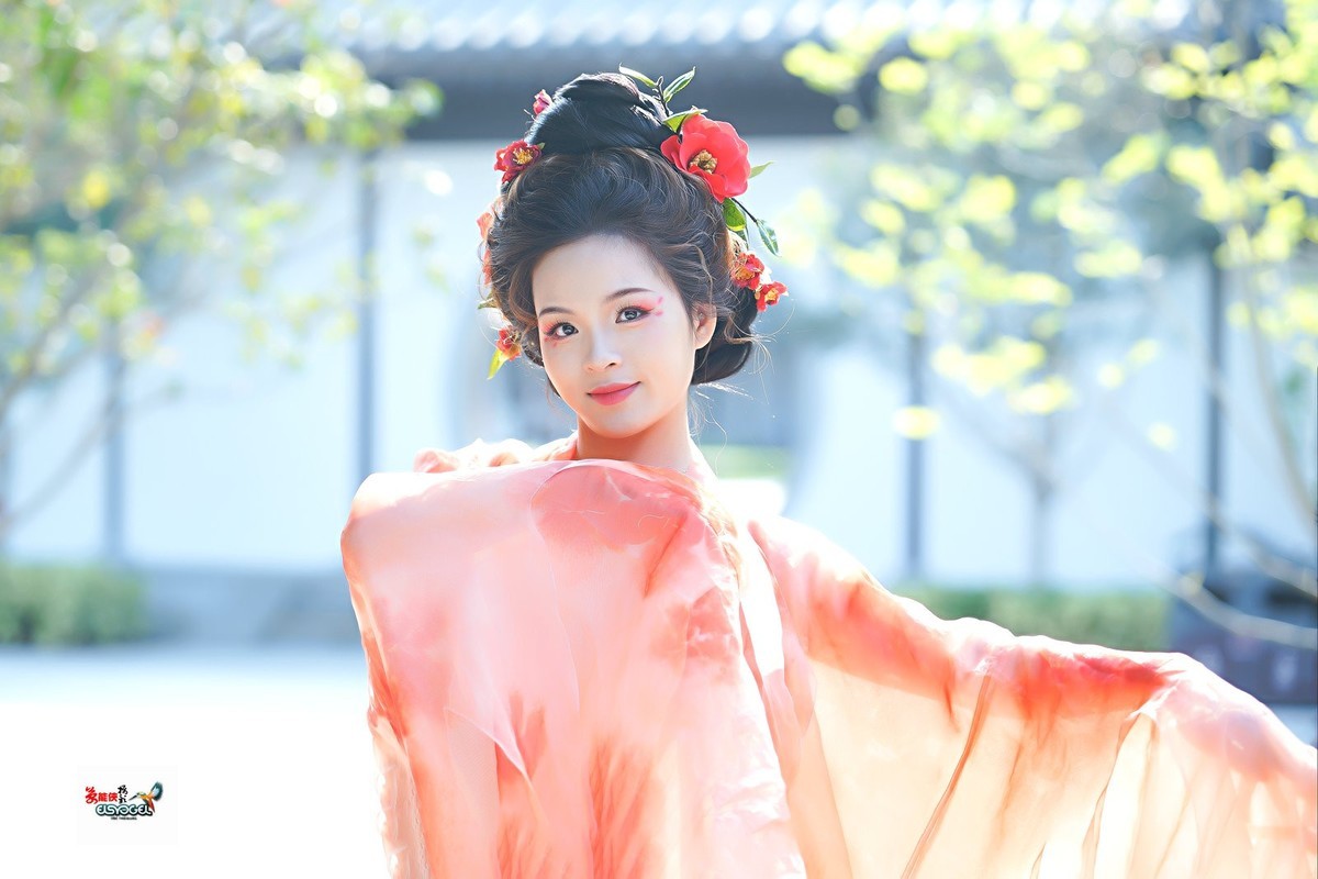 【红衣少女】---芳芳