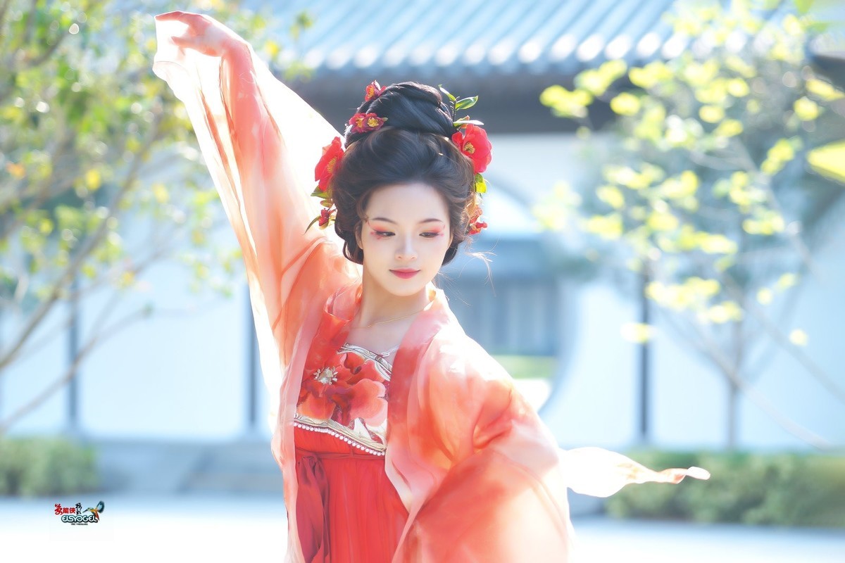 【红衣少女】---芳芳