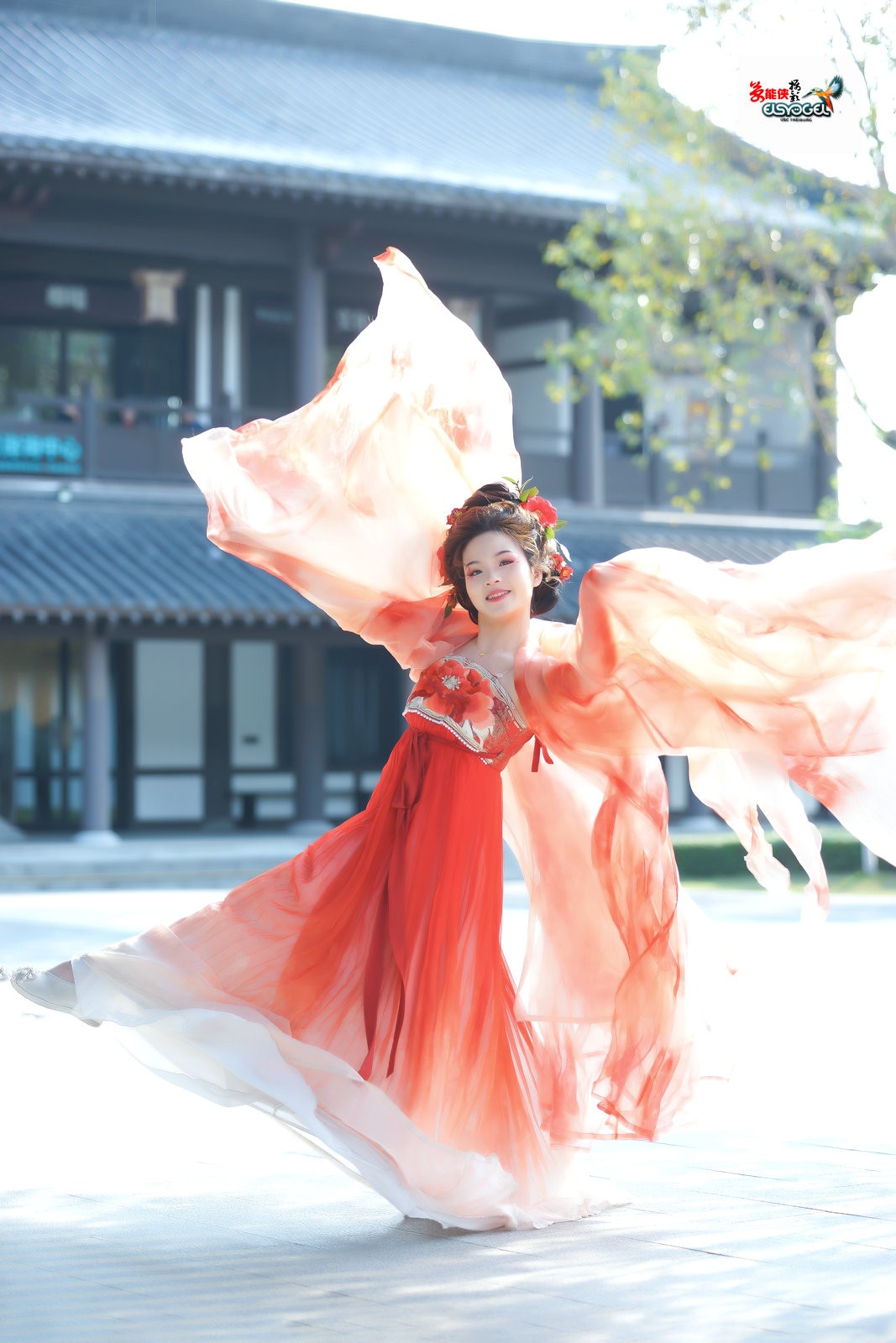 【红衣少女】---芳芳