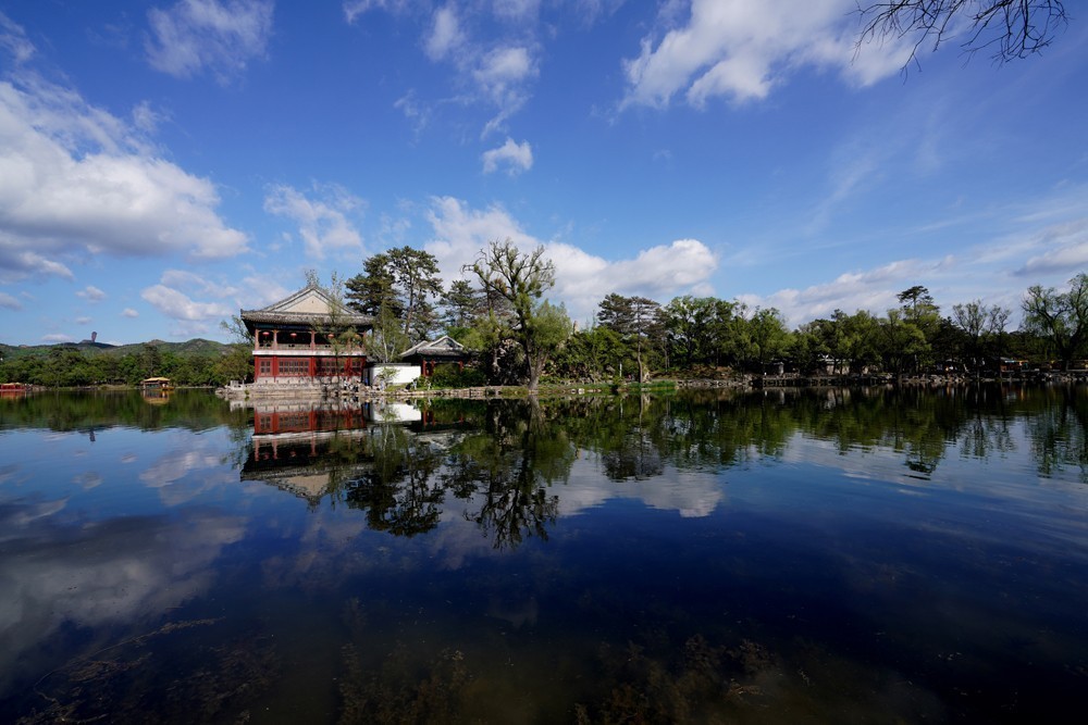 广角镜头中的烟雨楼