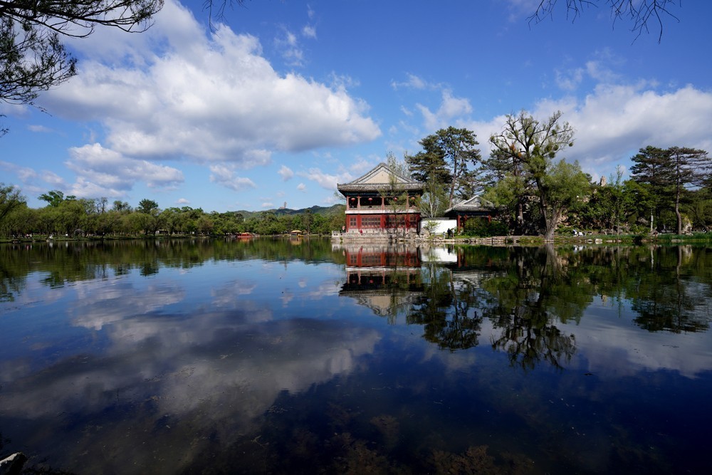 广角镜头中的烟雨楼