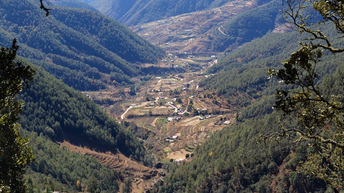 木里藏族自治县的冬天有蓝色、绿色、金黄色