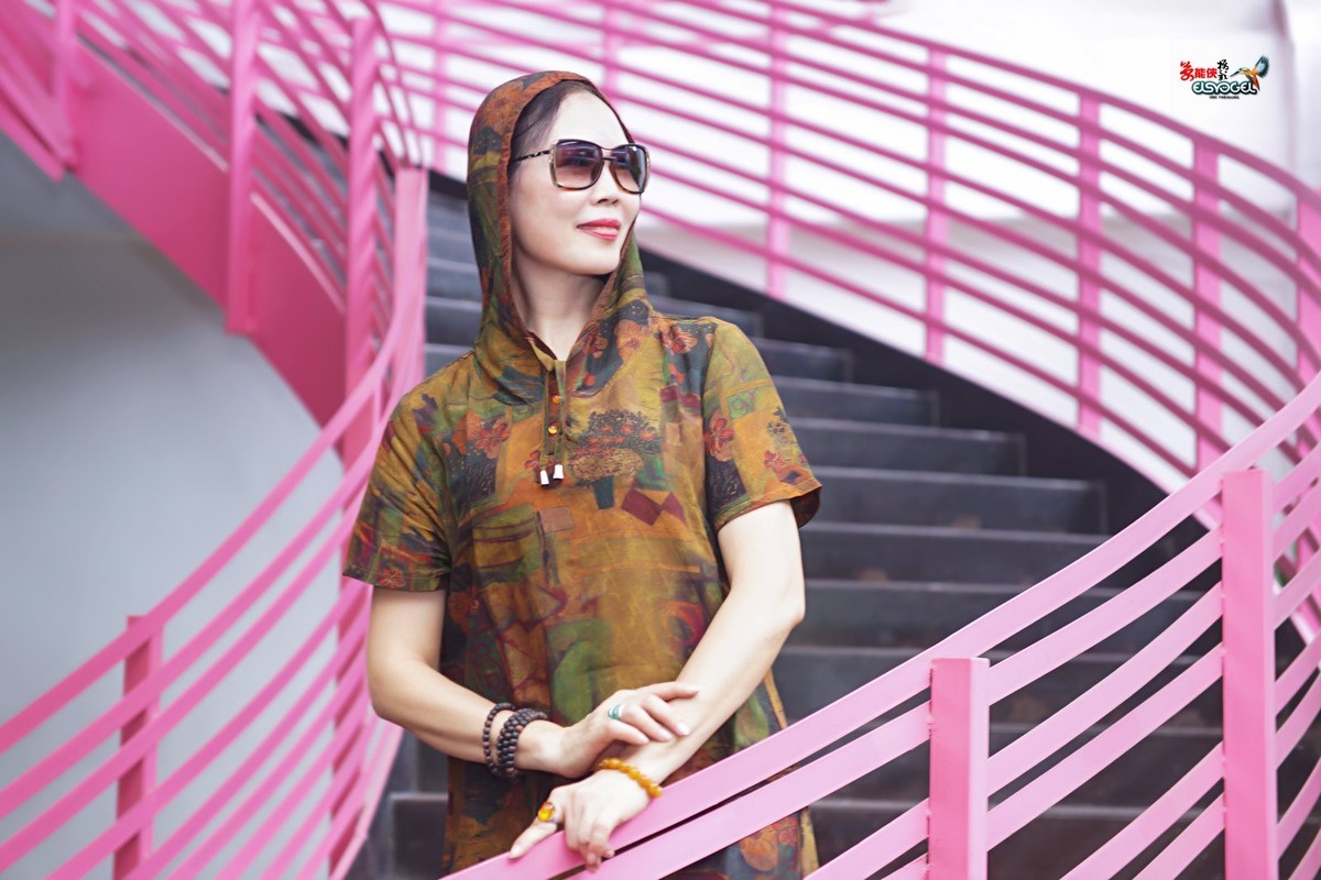 【创意园时尚美女】---文文