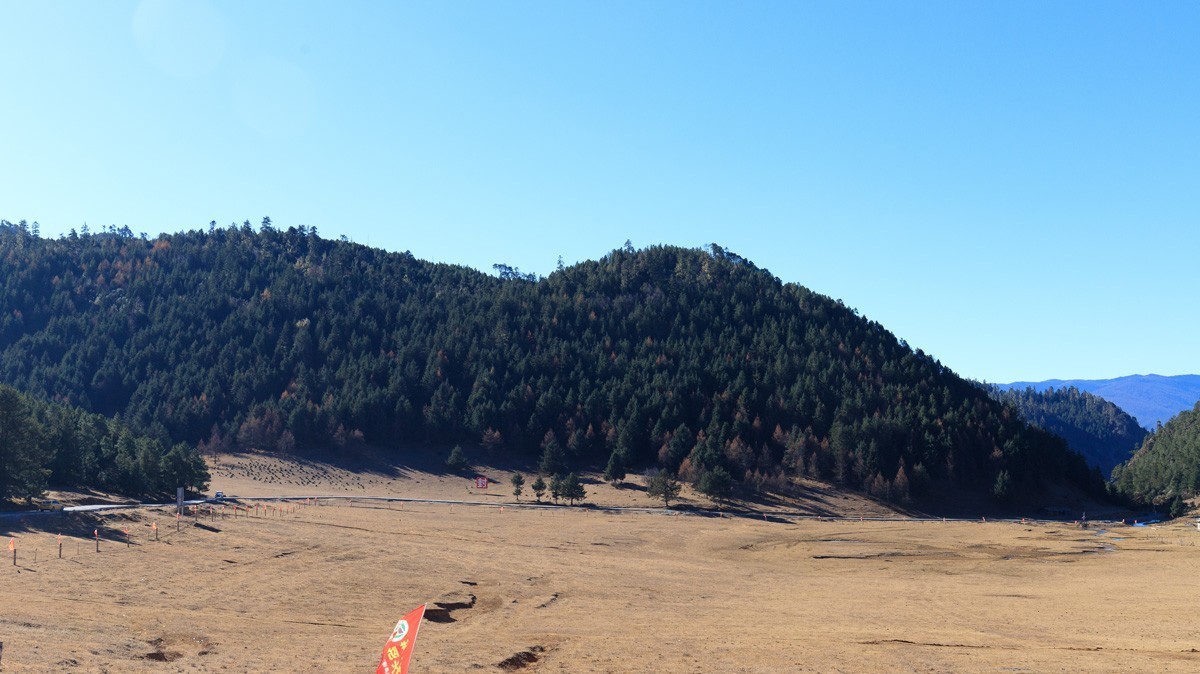 木里藏族自治县的冬天有蓝色、绿色、金黄色