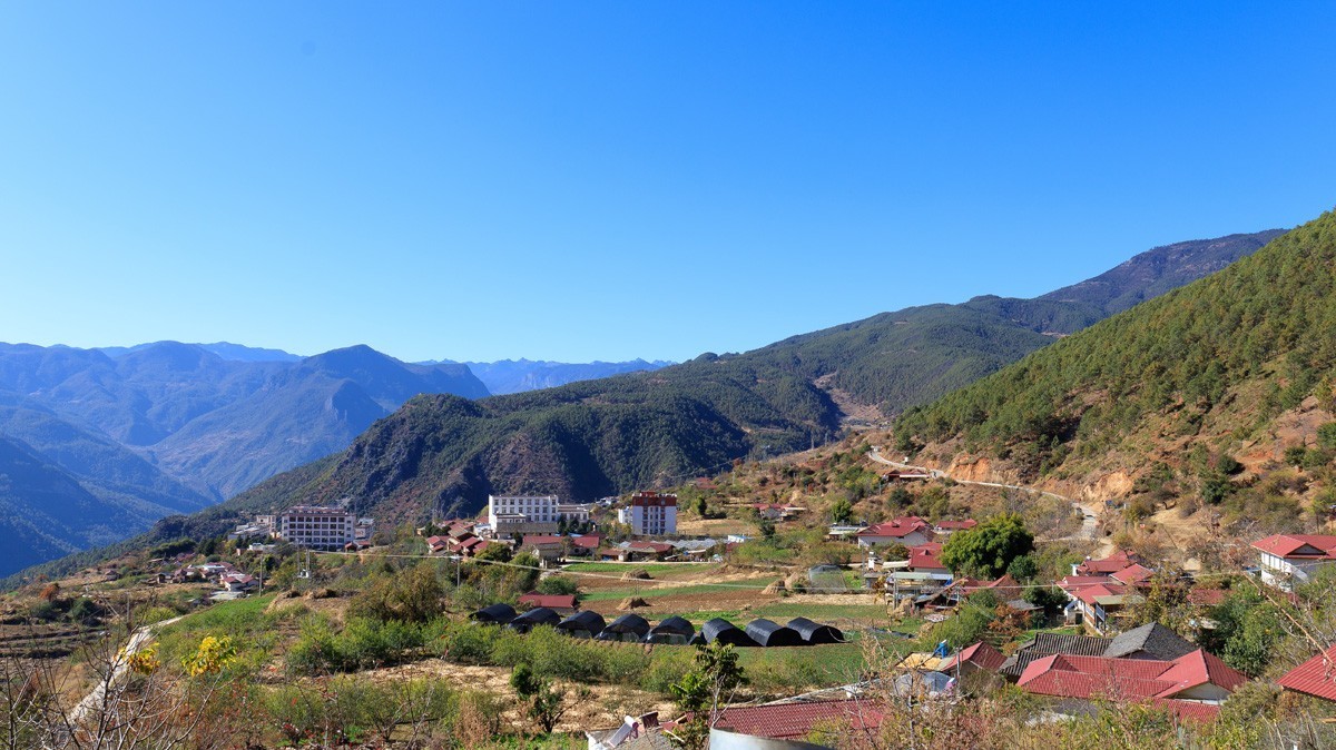 木里藏族自治县的冬天有蓝色、绿色、金黄色