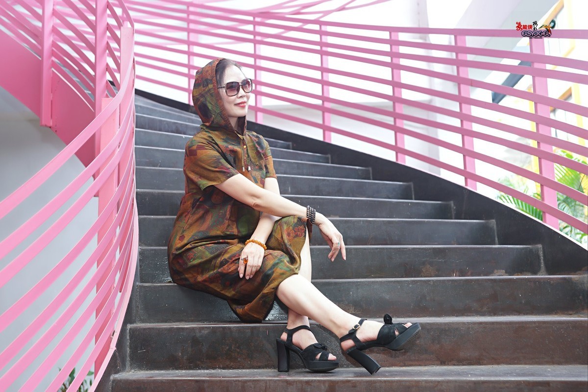 【创意园时尚美女】---文文