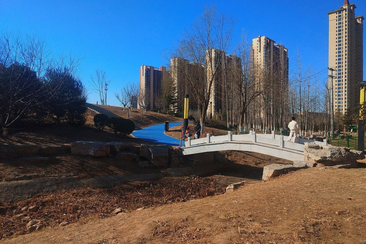 初春·昆仑公园