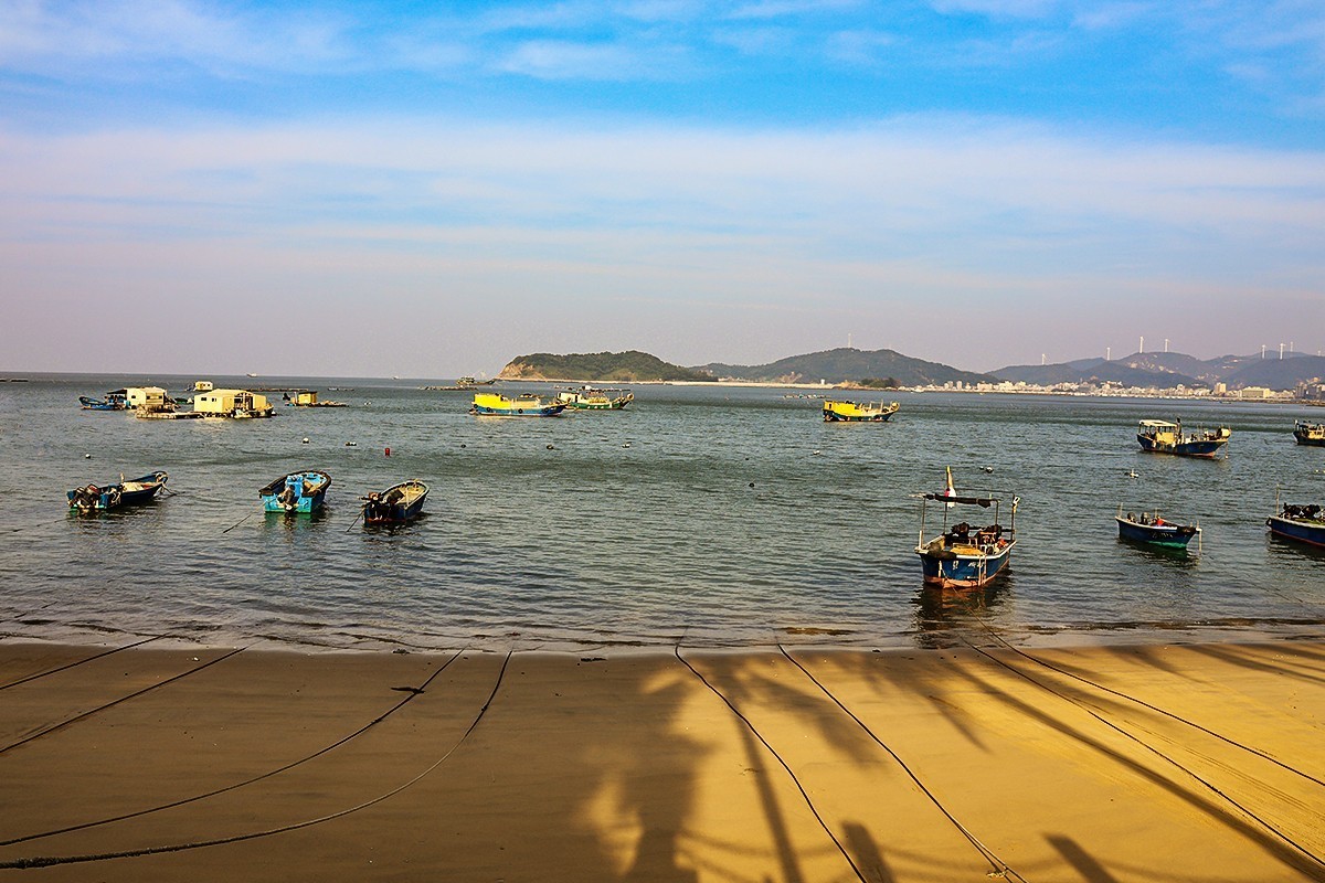 小小鱼村大澳村。祝版主和各位师友新年快乐平安顺遂好运连连！