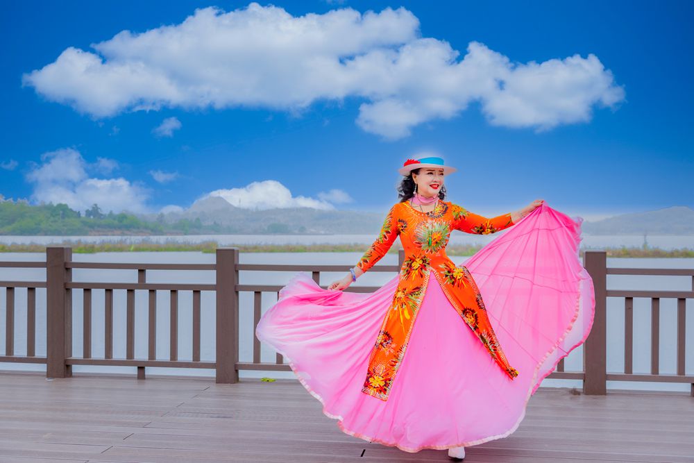 激情荡漾翩翩起舞的美女