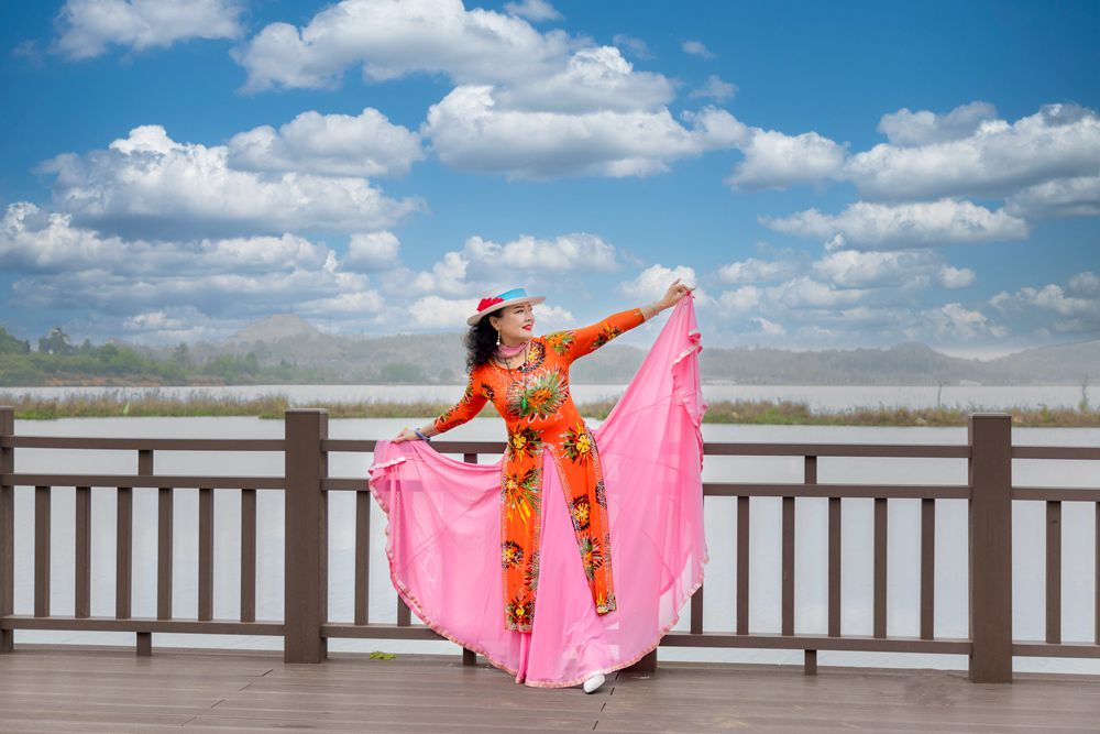 激情荡漾翩翩起舞的美女