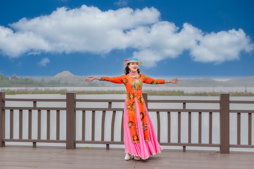 激情荡漾翩翩起舞的美女