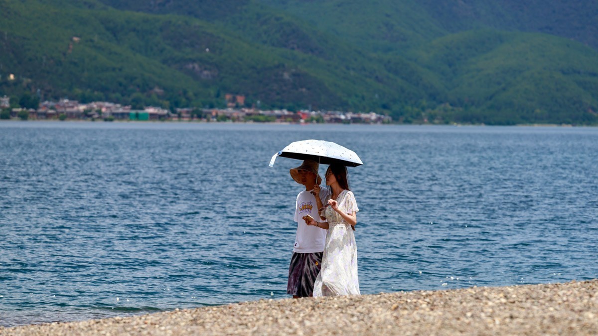 泸沽湖蹭拍美女