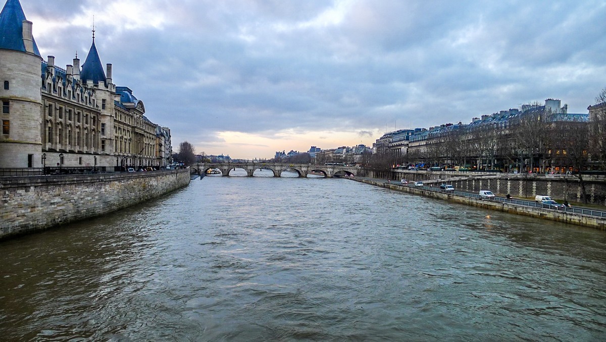 冬日之“塞纳河”（巴黎）--祝师友新年快乐！！！