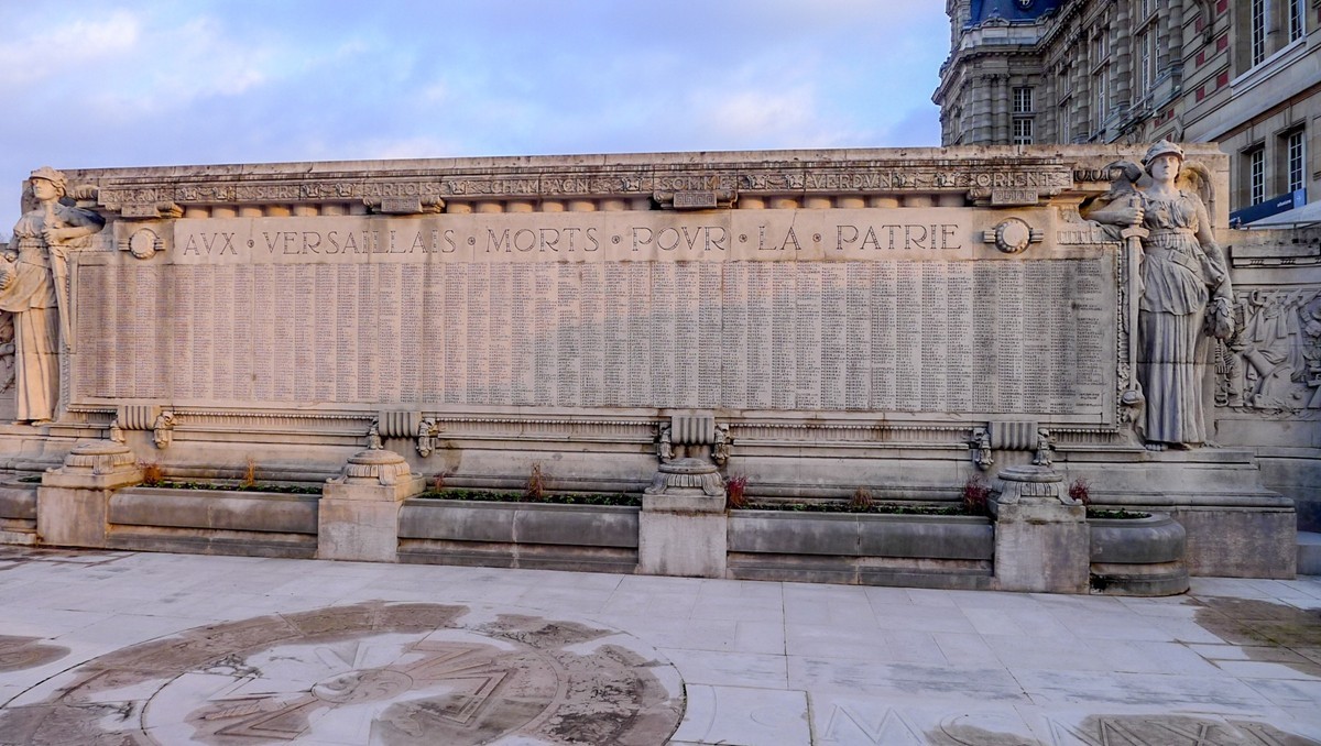 “法尔赛宫”留影--祝师友新年快乐！！！