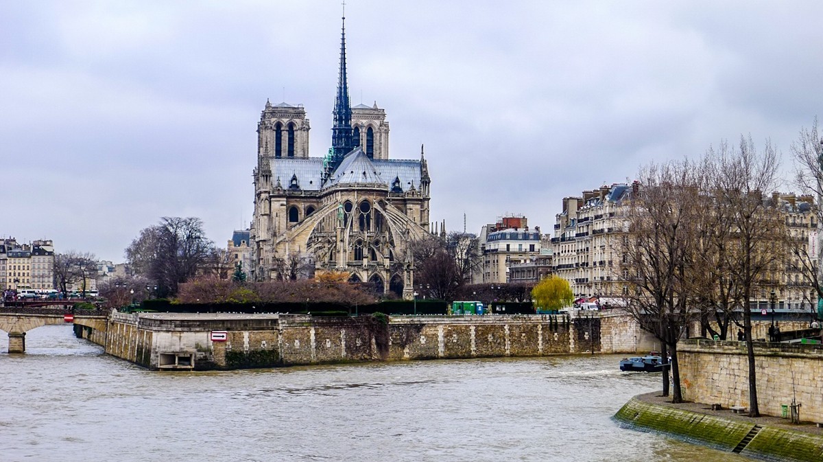 “巴黎圣母院”记忆--祝师友新年快乐！！！