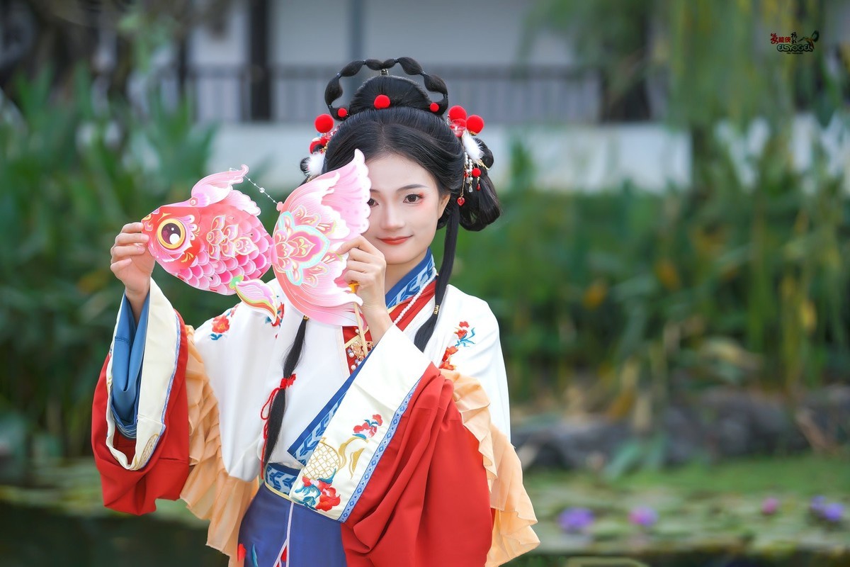 【可爱小金鱼汉服女孩】---娜娜