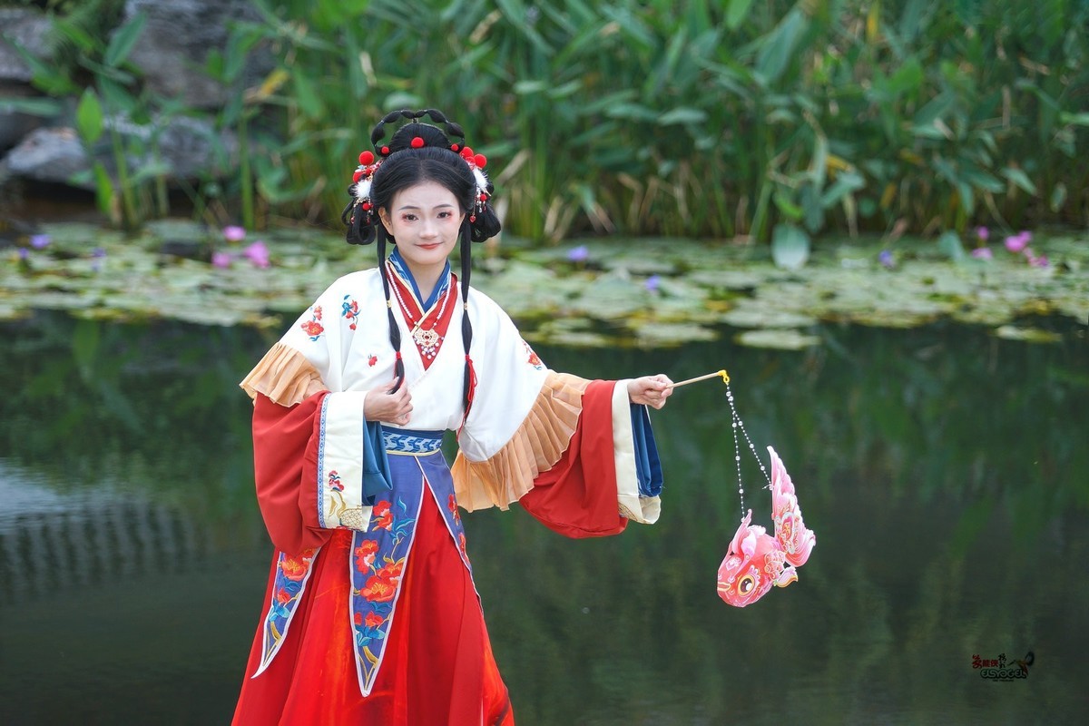 【可爱小金鱼汉服女孩】---娜娜