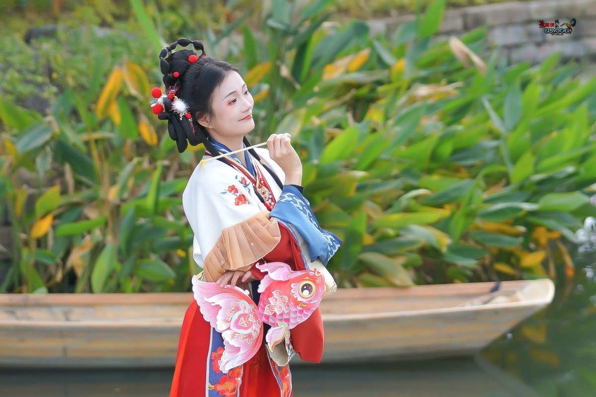 【可爱小金鱼汉服女孩】---娜娜