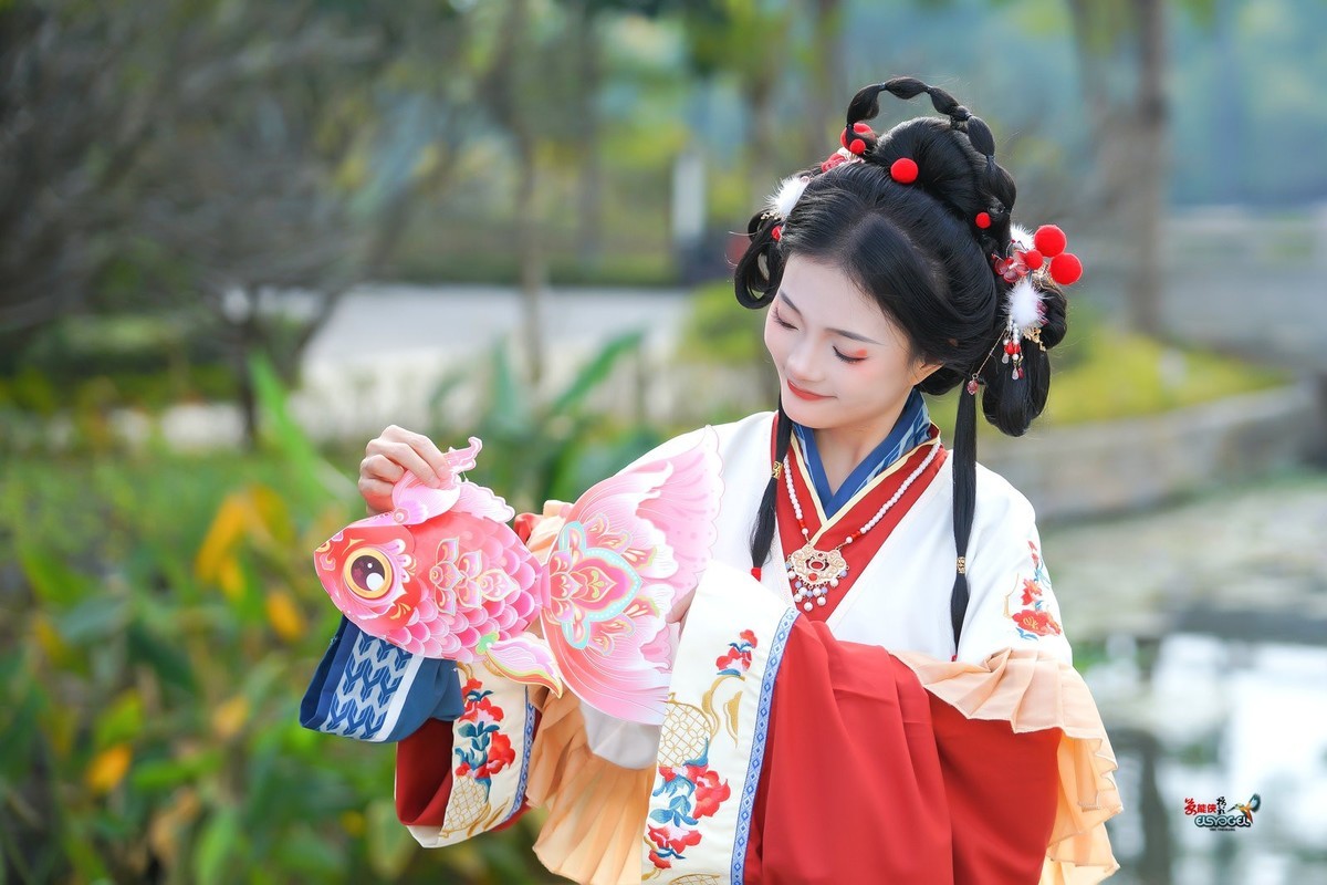 【可爱小金鱼汉服女孩】---娜娜