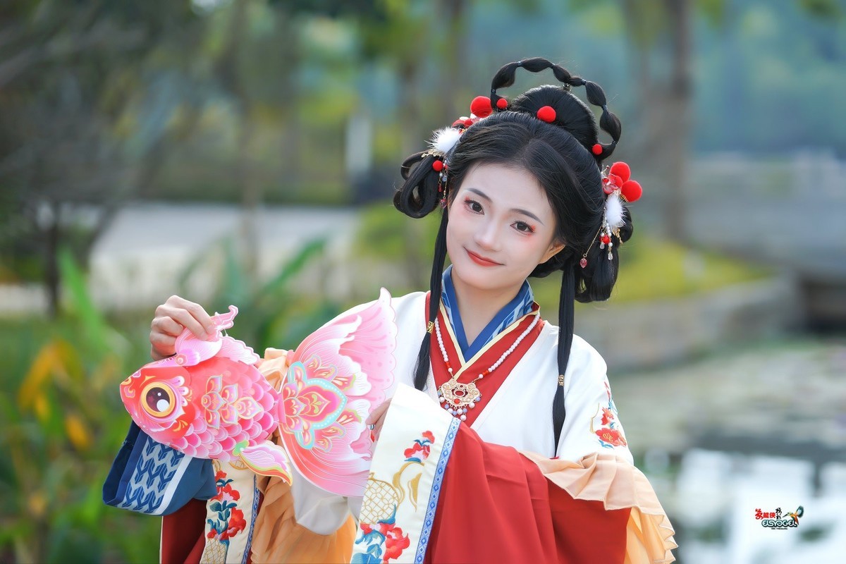 【可爱小金鱼汉服女孩】---娜娜