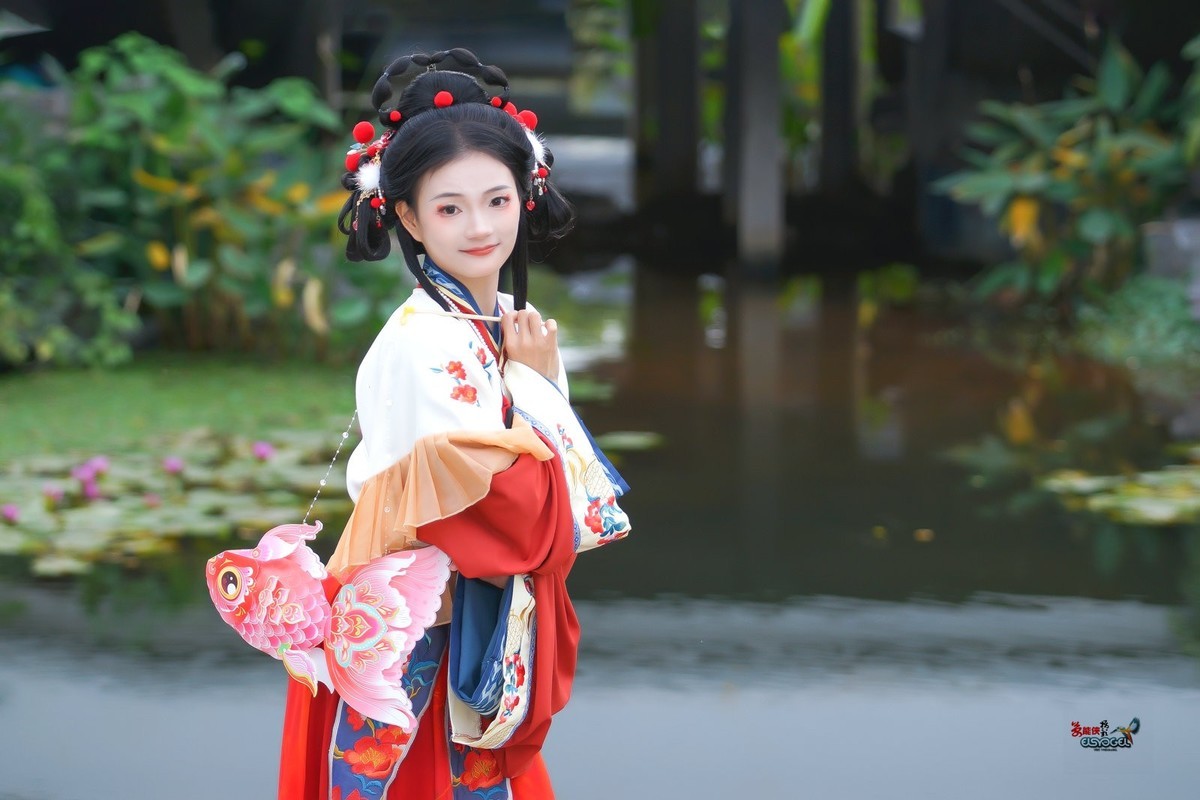 【可爱小金鱼汉服女孩】---娜娜