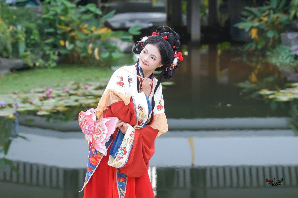 【可爱小金鱼汉服女孩】---娜娜