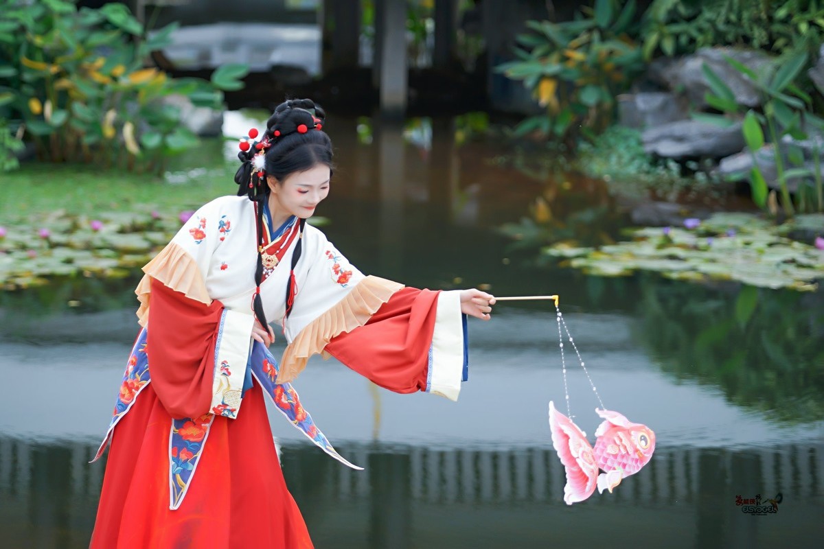 【可爱小金鱼汉服女孩】---娜娜