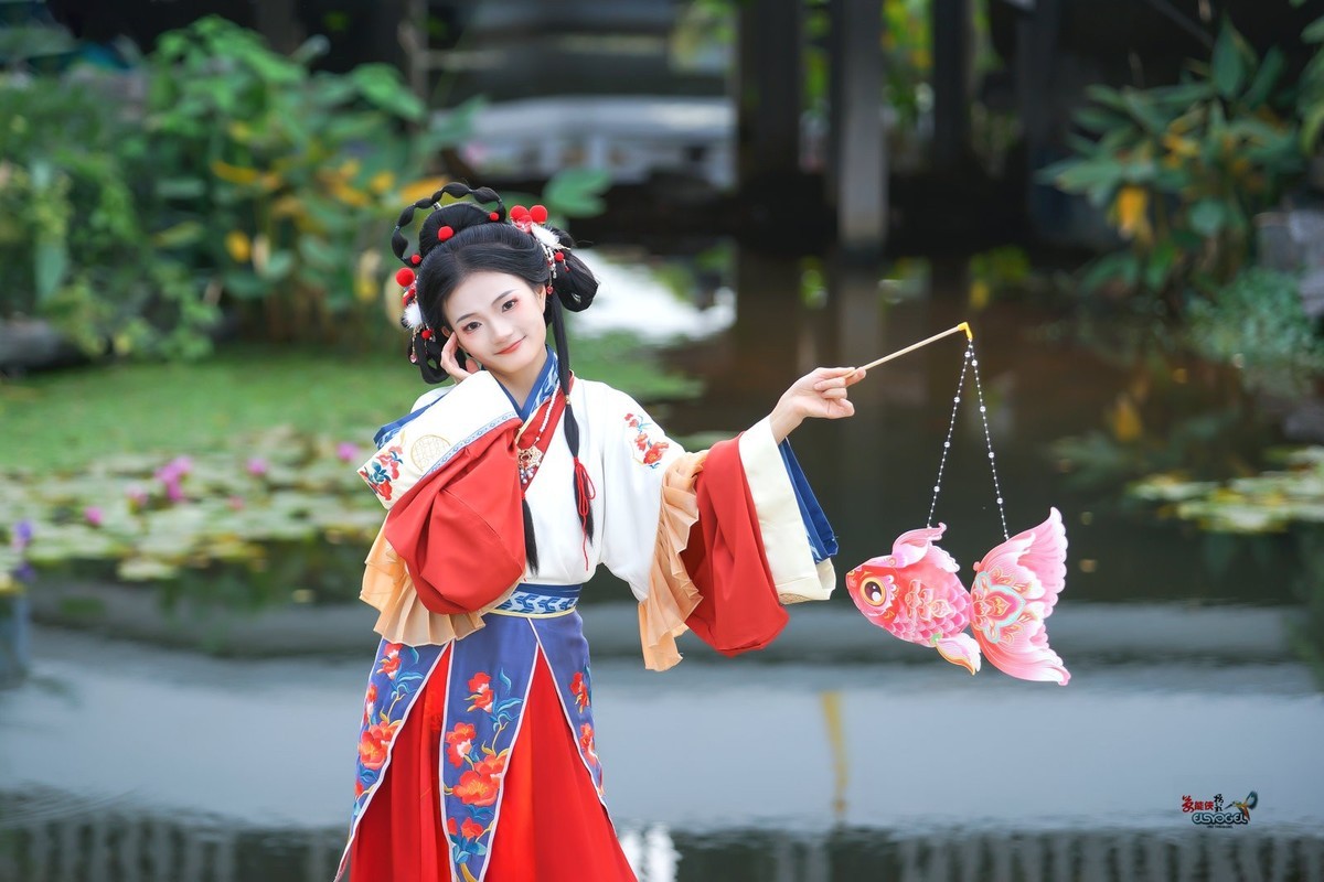 【可爱小金鱼汉服女孩】---娜娜