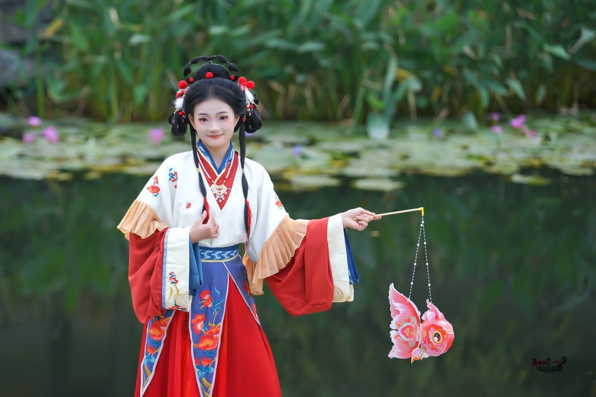 【可爱小金鱼汉服女孩】---娜娜