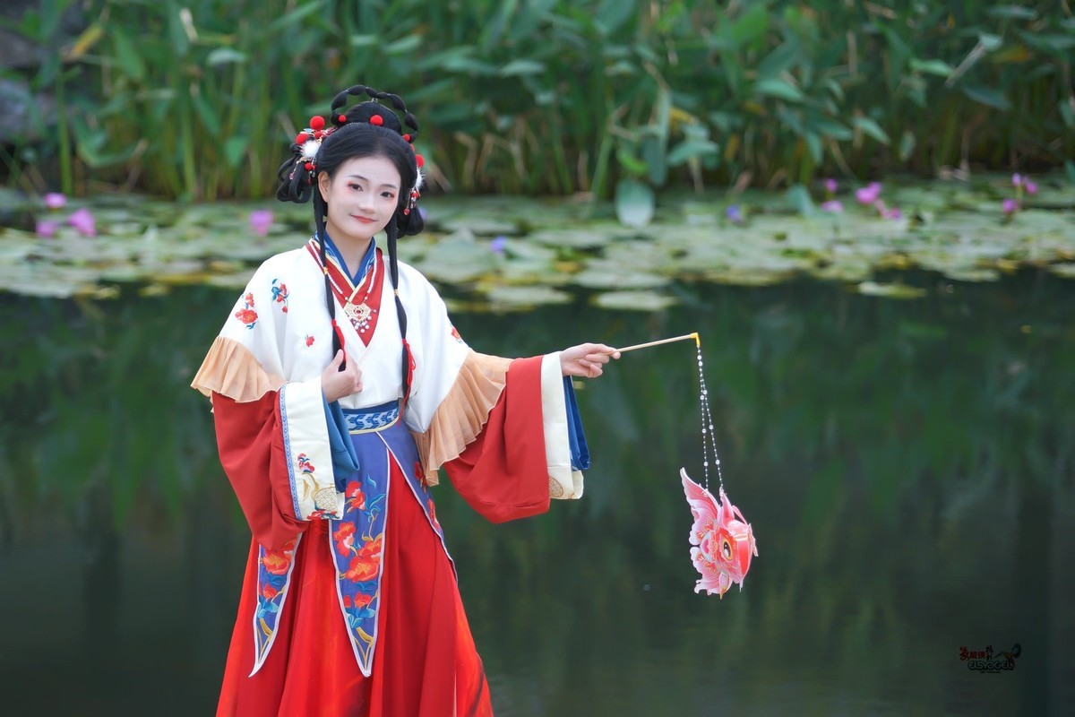 【可爱小金鱼汉服女孩】---娜娜