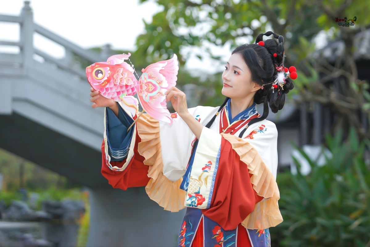 【可爱小金鱼汉服女孩】---娜娜