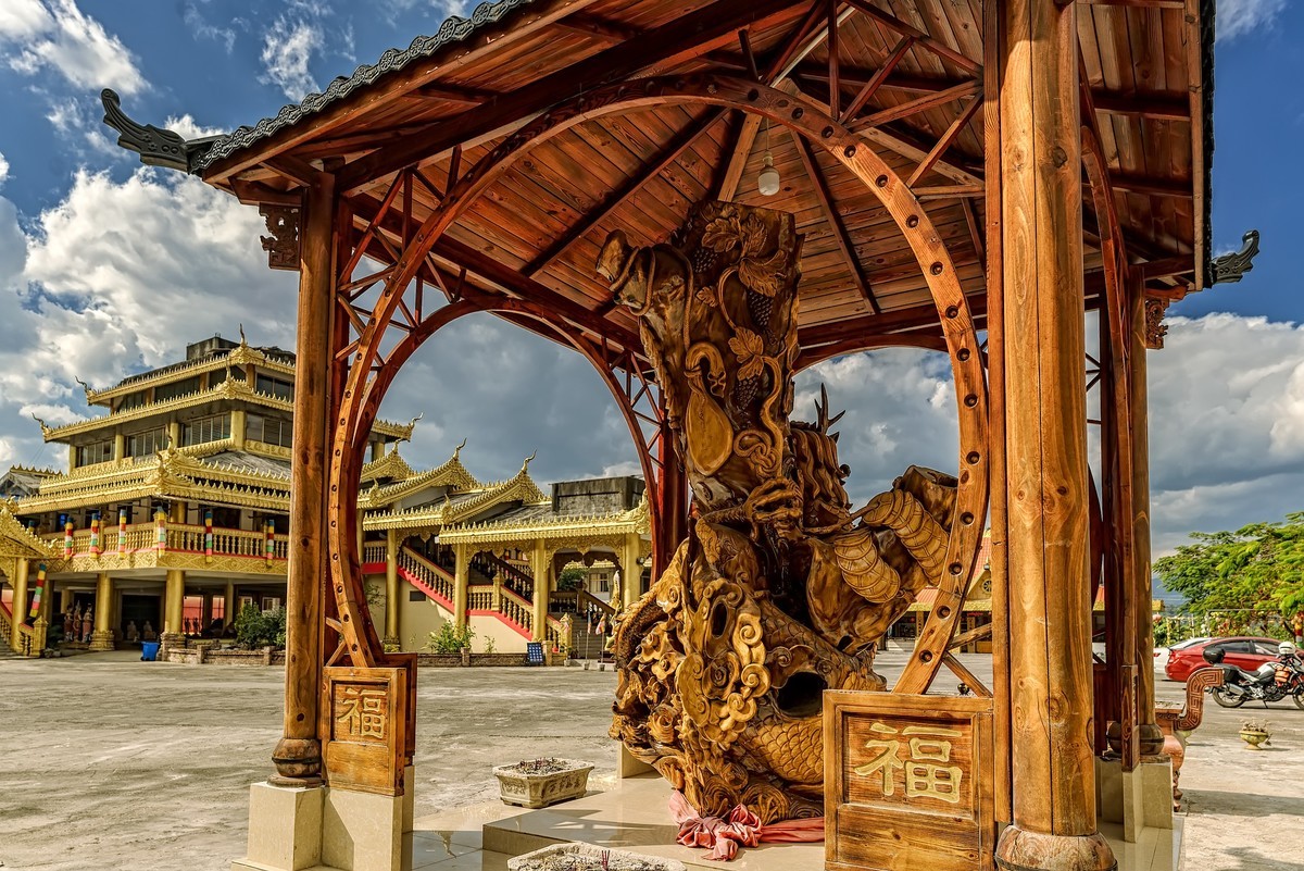云南瑞丽 · 总佛寺