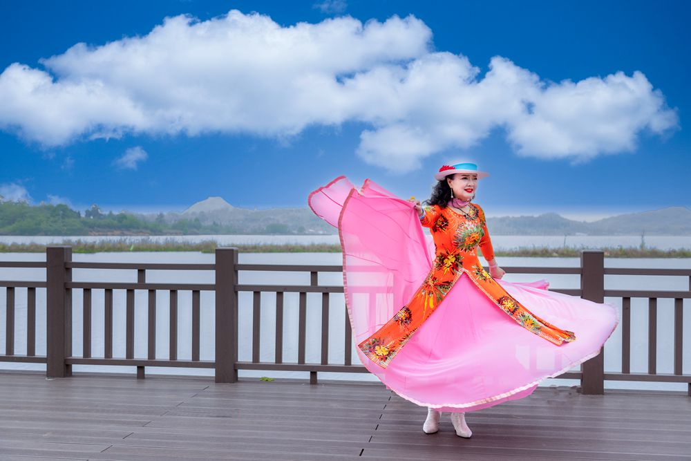 激情荡漾翩翩起舞的美女