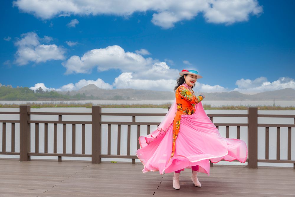 激情荡漾翩翩起舞的美女