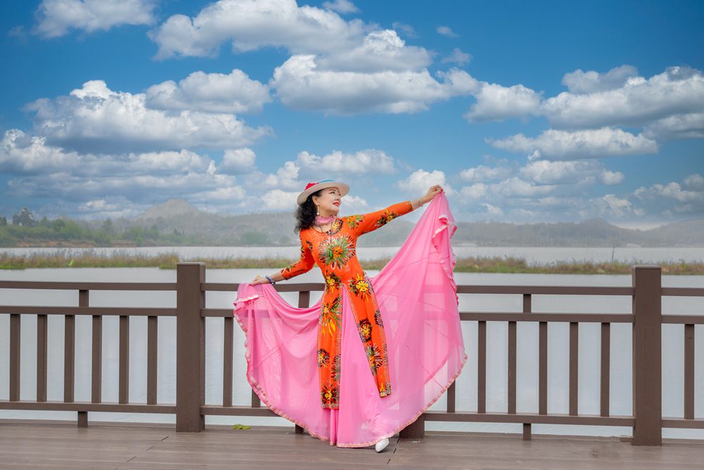 激情荡漾翩翩起舞的美女